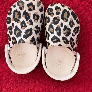 CROCS Kids Black and Tan Leopard Slippers